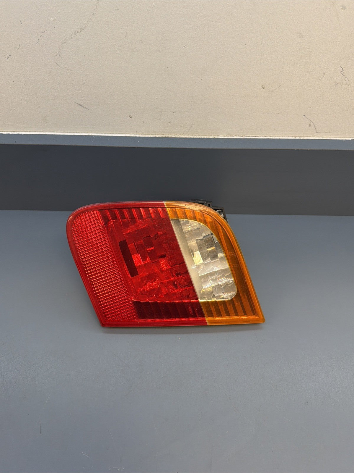 02-05 BMW 325i Sedan Inner Trunk RIGHT Passenger Tail Light 6907938 USED OEM