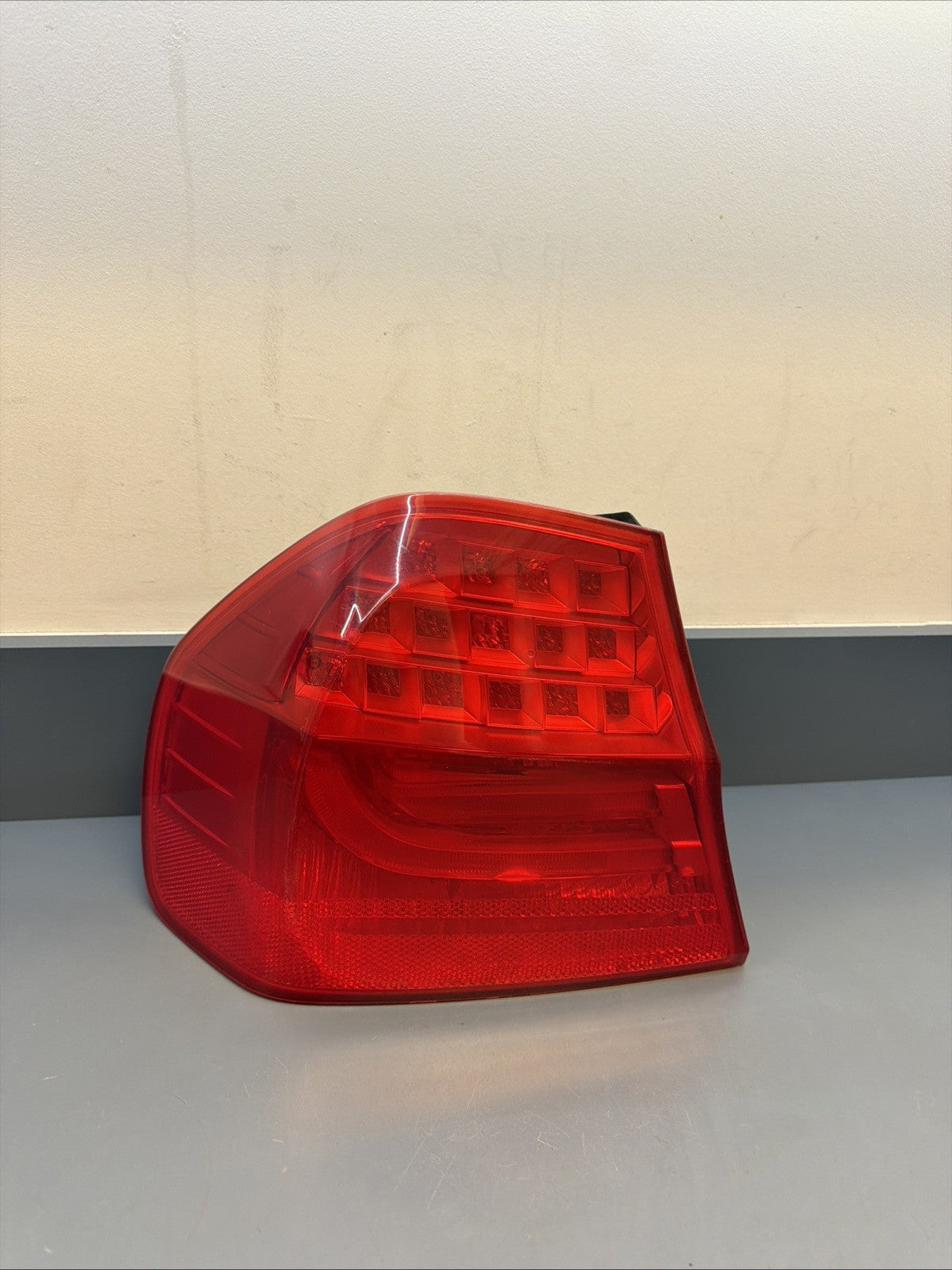 09-11 BMW E90 328i 335i LCI REAR LEFT DRIVER SIDE INNER TAIL LIGHT LAMP 7154157