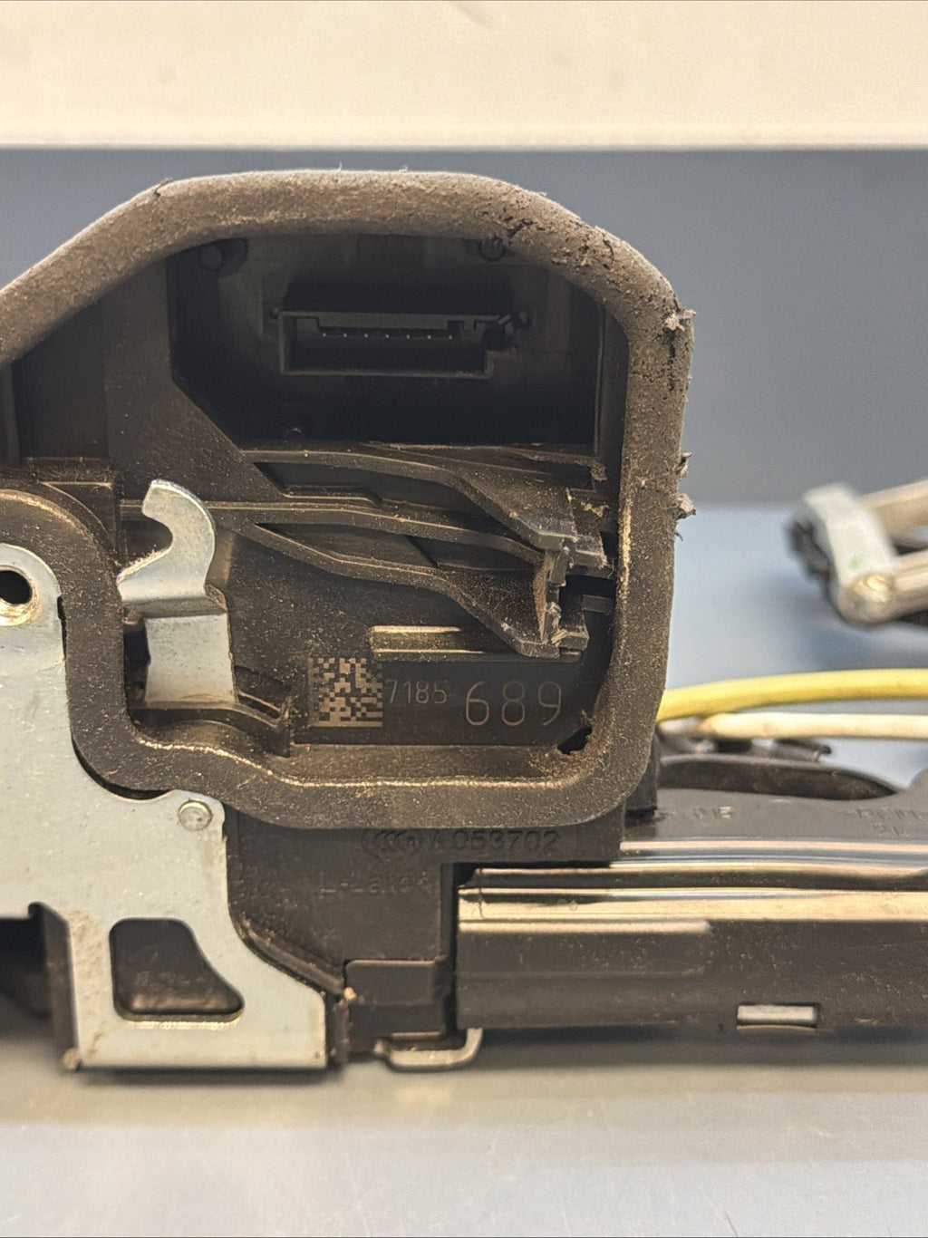 BMW F10 550I 535I M5 (11-16) OEM FRONT LEFT DRIVER DOOR LOCK SOFT CLOSE 7185689