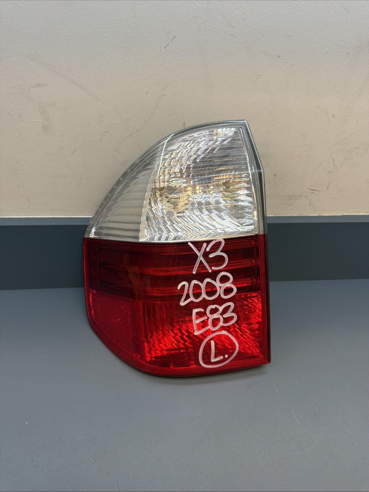 2007-2010 BMW X3 LEFT DRIVER SIDE OUTER TAIL LIGHT LAMP ASSEMBLY 7162211 OEM
