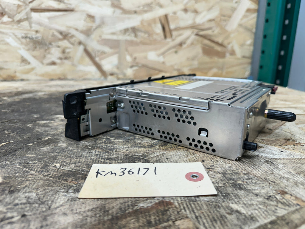 BMW 97-06 E46 3 SERIES CENTER CONSOLE CD/RADIO STEREO RADIO PLAYER OEM 6941505