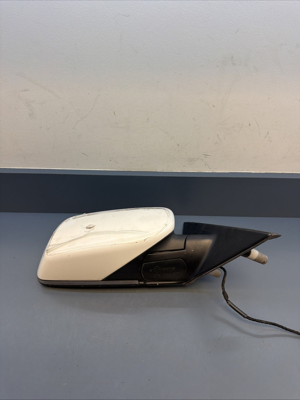 2006-2010 BMW 528i Rh Front Door Side View Mirror Assembly 7043437; 7038344 OEM.