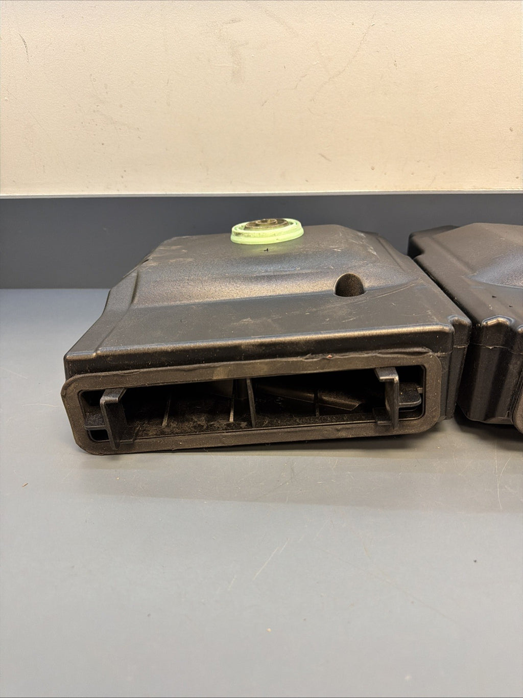 08-13 BMW E92 E90 3 SER FRONT LEFT & RIGHT HI-FI SUBWOOFER SET 9143143 9143144