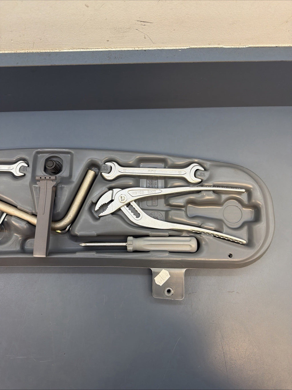00-06 BMW E46 323 325 330 Rear Trunk Emergency Tool Spare Tire Kit Set OEM