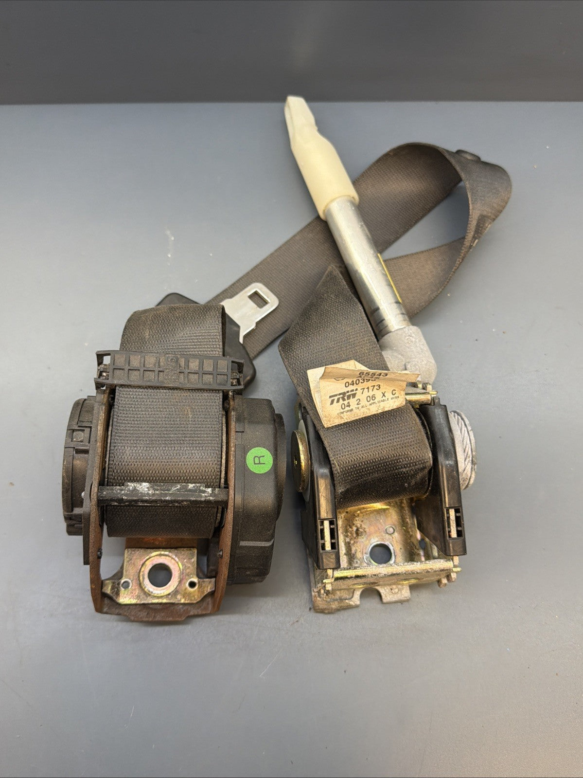 2006 BMW 750i Right Side SEAT BELT RETRACTOR OEM