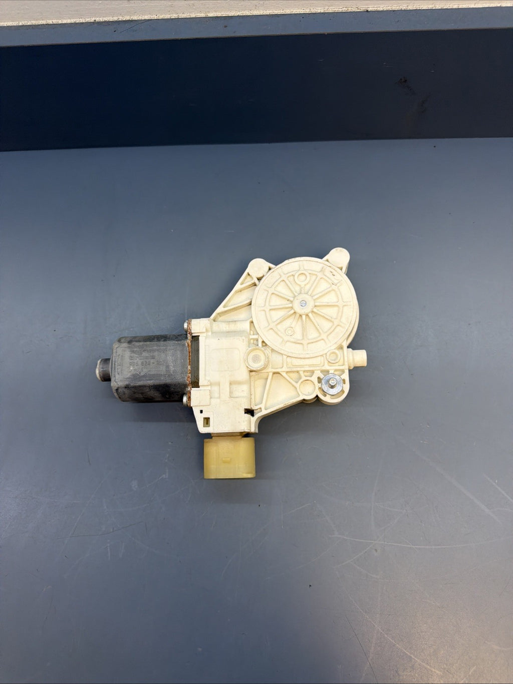 07-11 BMW E90 328i 335i Front Left Window Regulator Lifter Actuator 6927027