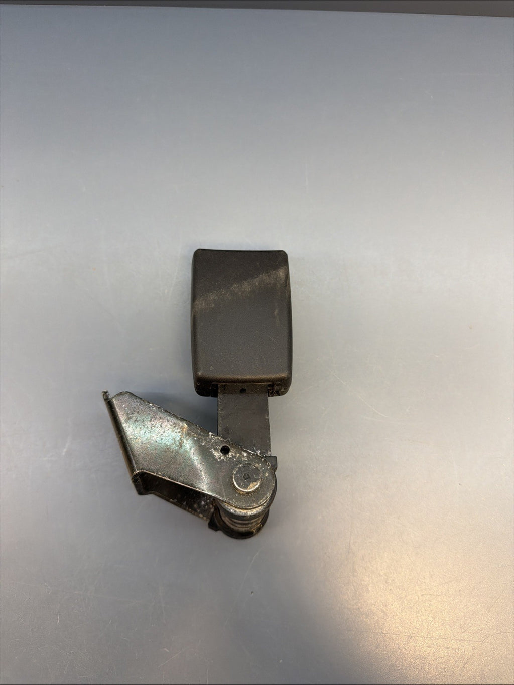 97-03 OEM BMW E39 E38 525 530 M5 Rear Left Driver Side Seat Belt Buckle 8176515