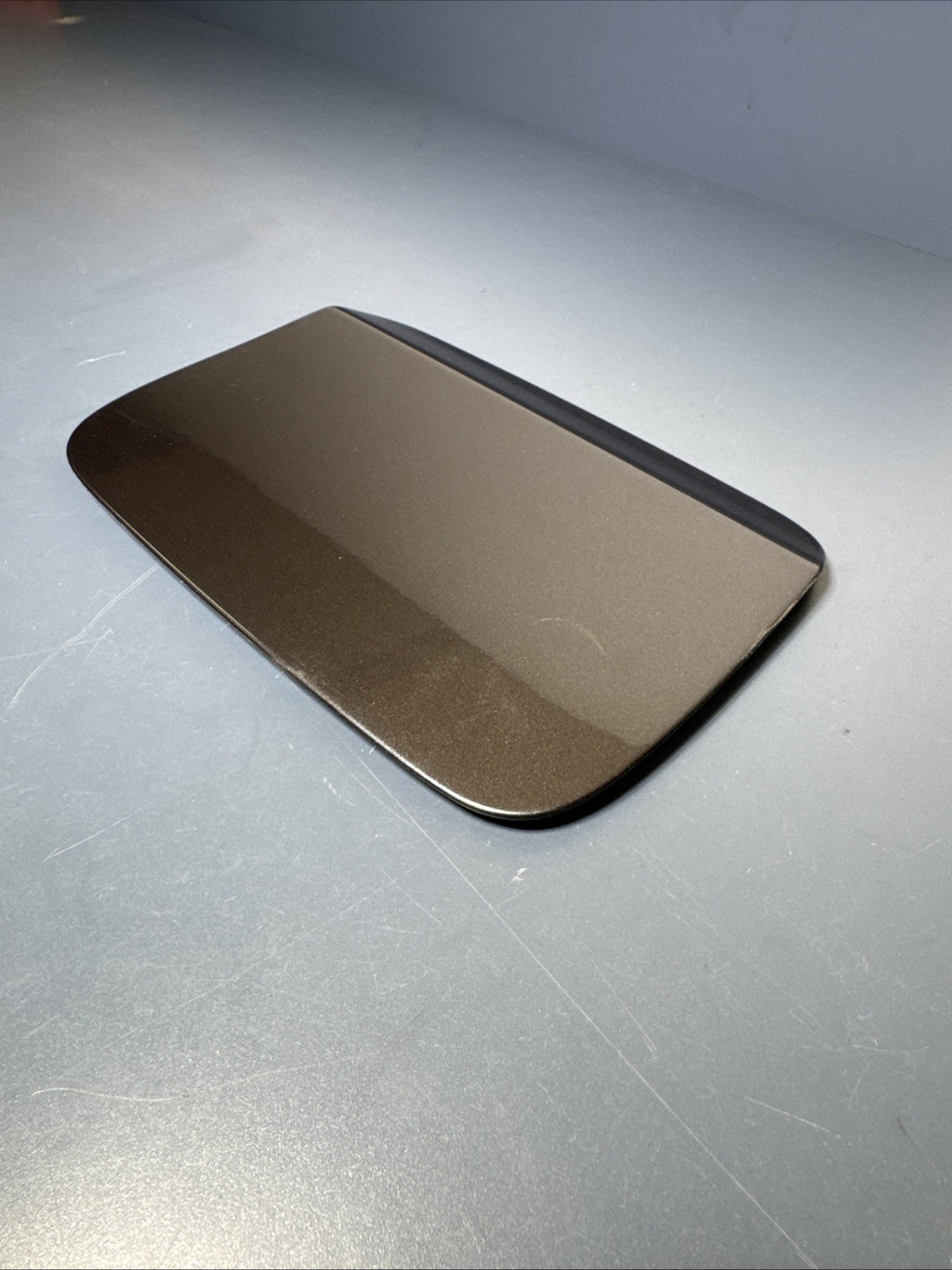 2006-2011 BMW E90 E91 M3 GAS LID FUEL TANK DOOR COVER OEM 17787 A-28 7060692