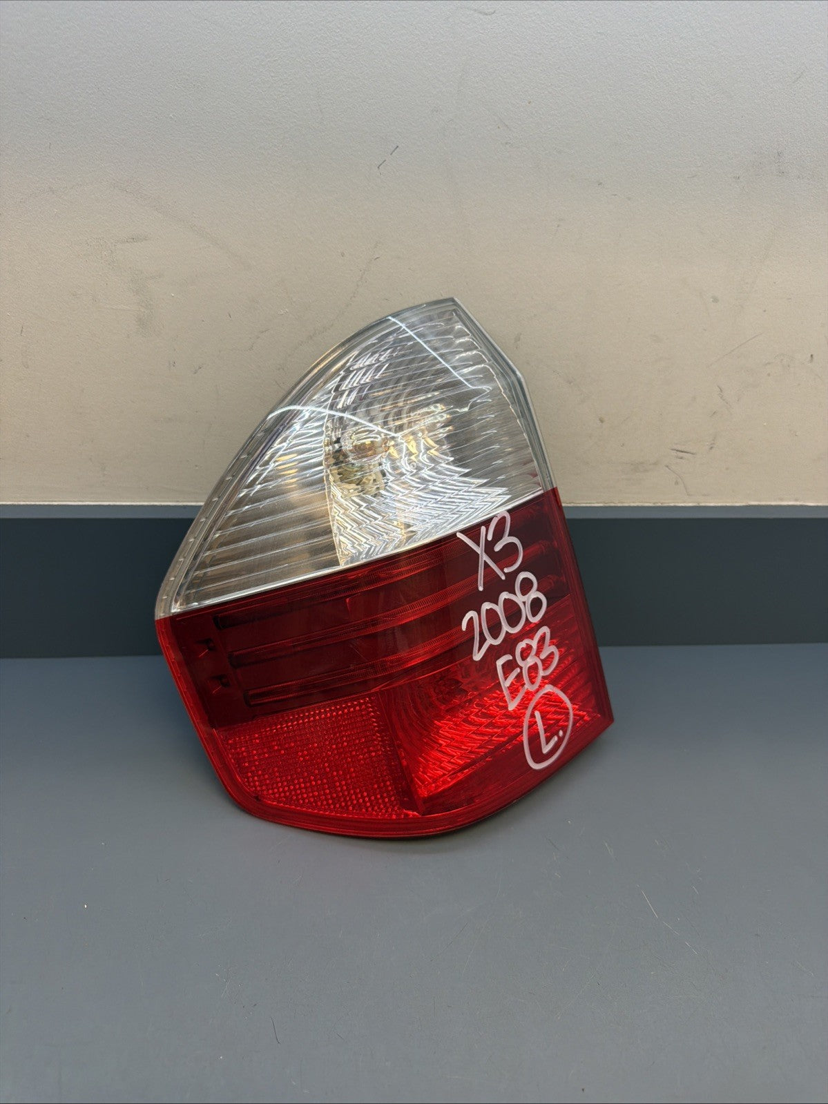 2007-2010 BMW X3 LEFT DRIVER SIDE OUTER TAIL LIGHT LAMP ASSEMBLY 7162211 OEM