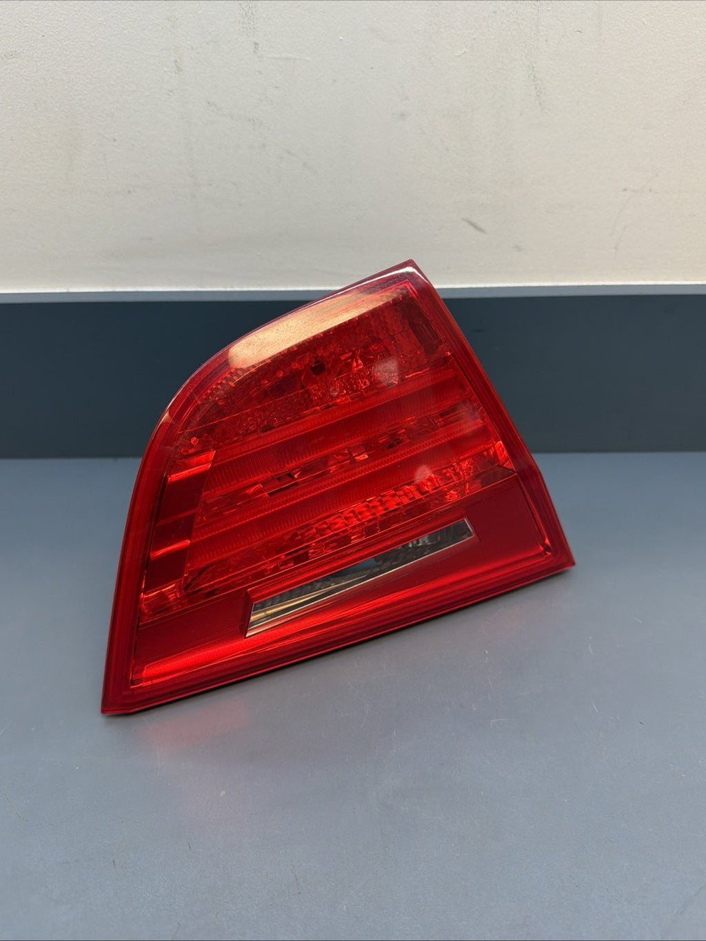 09-2011 BMW 335I E90 LCI 3-SERIES LEFT REAR DRIVER SIDE INNER TAIL LIGHT 4871733