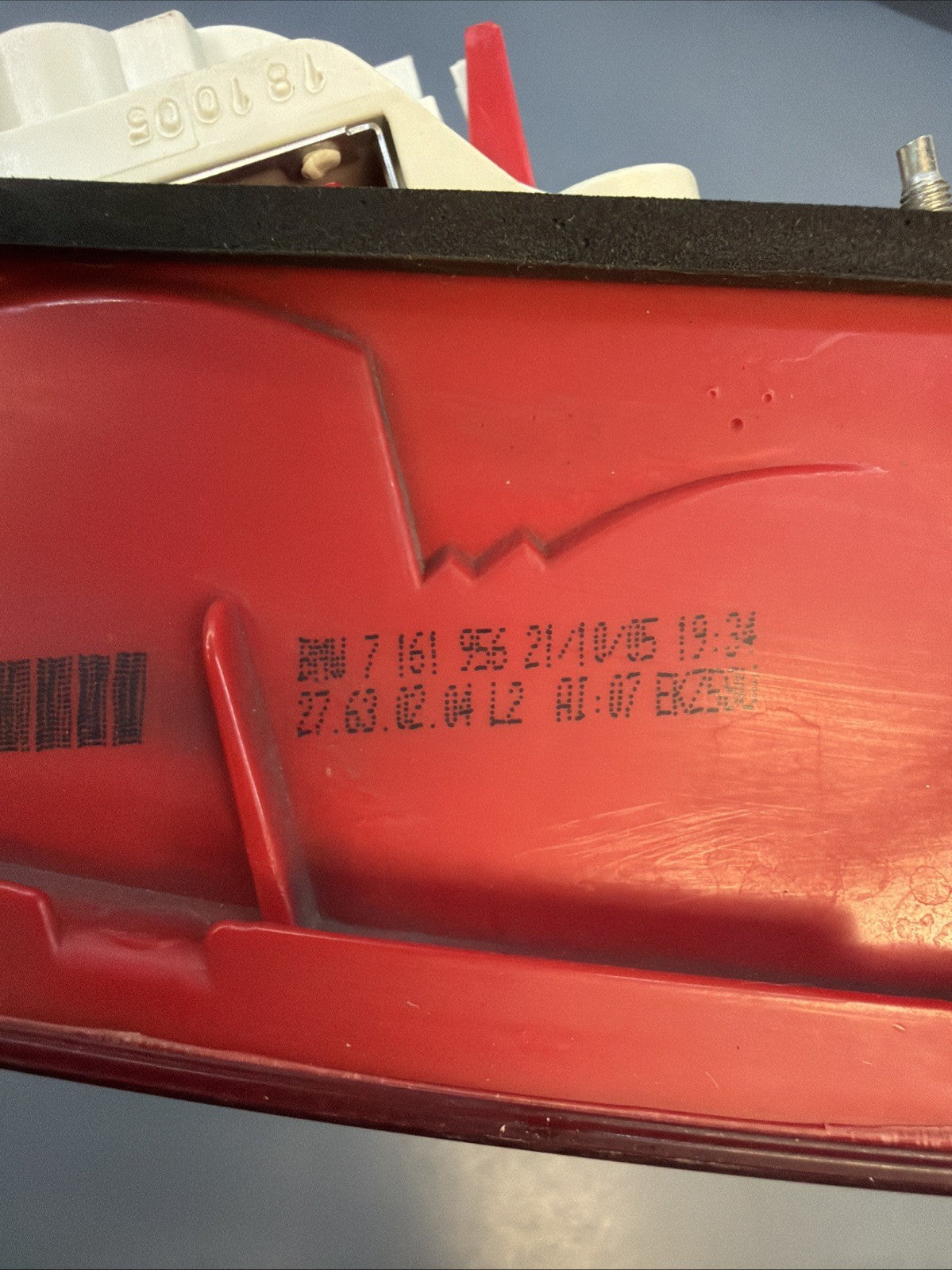 2006-2008 BMW E90 OUTTER PASSANGER PRE LCI TAIL LIGHT 7161956