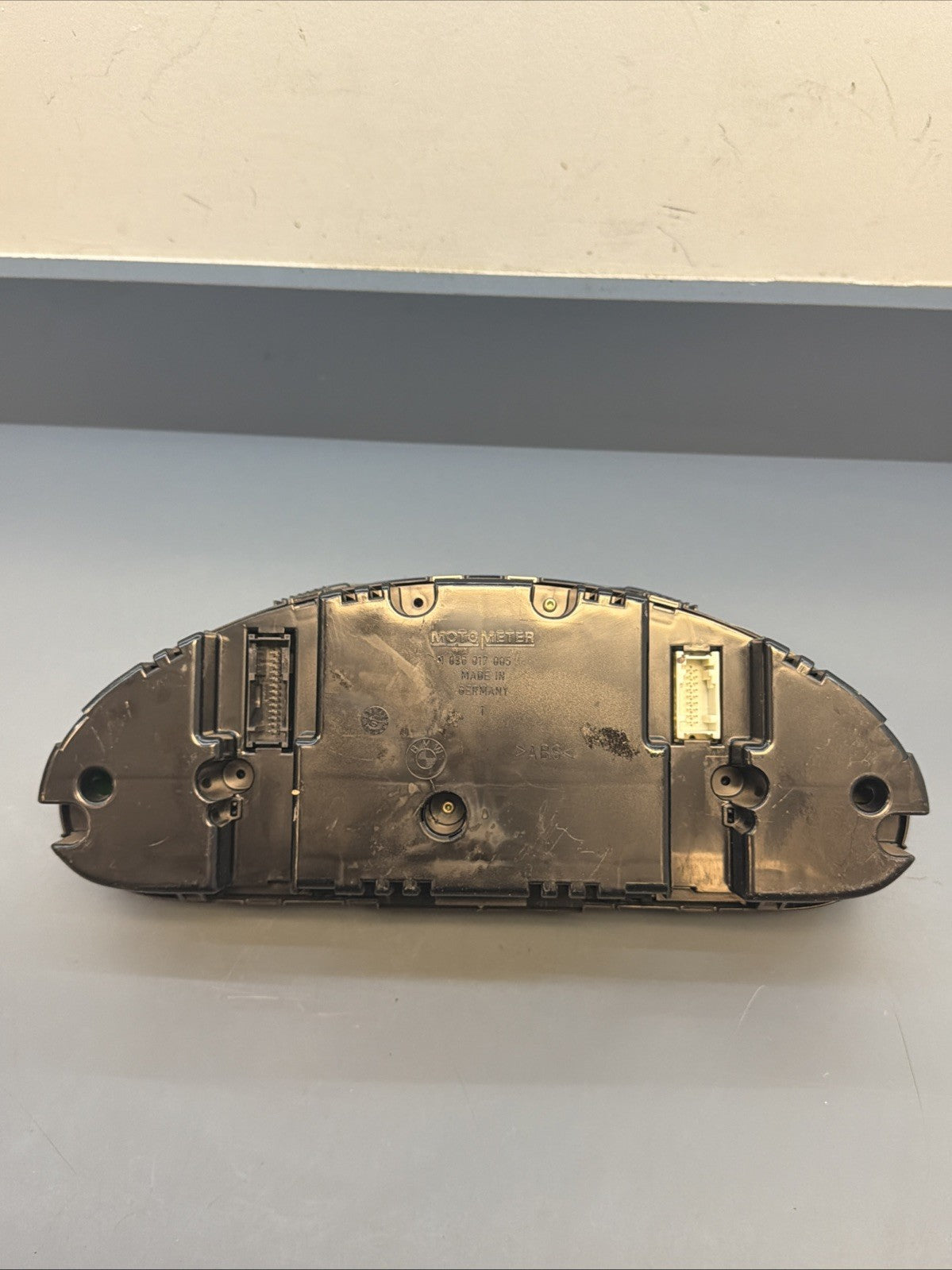 99-05 BMW 325i E46 AUTO Speedometer Instrument Cluster 150K miles 6906897
