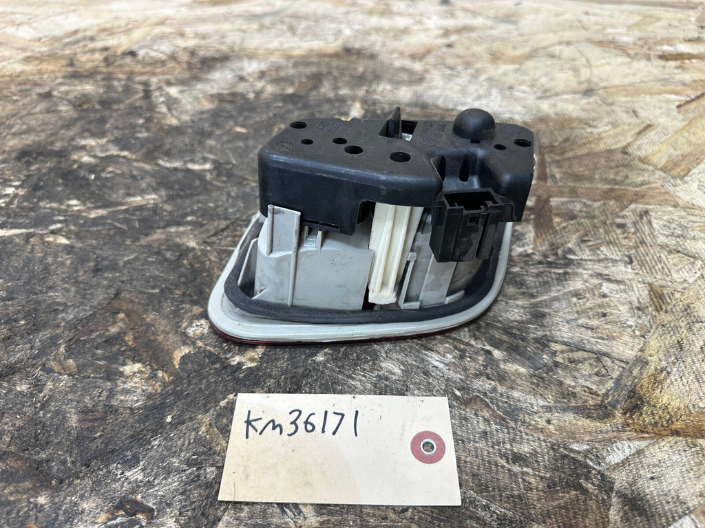 BMW 01-06 E46 LCI 3 SERIES REAR RIGHT TRUNK TAIL LIGHT OEM 388570R+8907938
