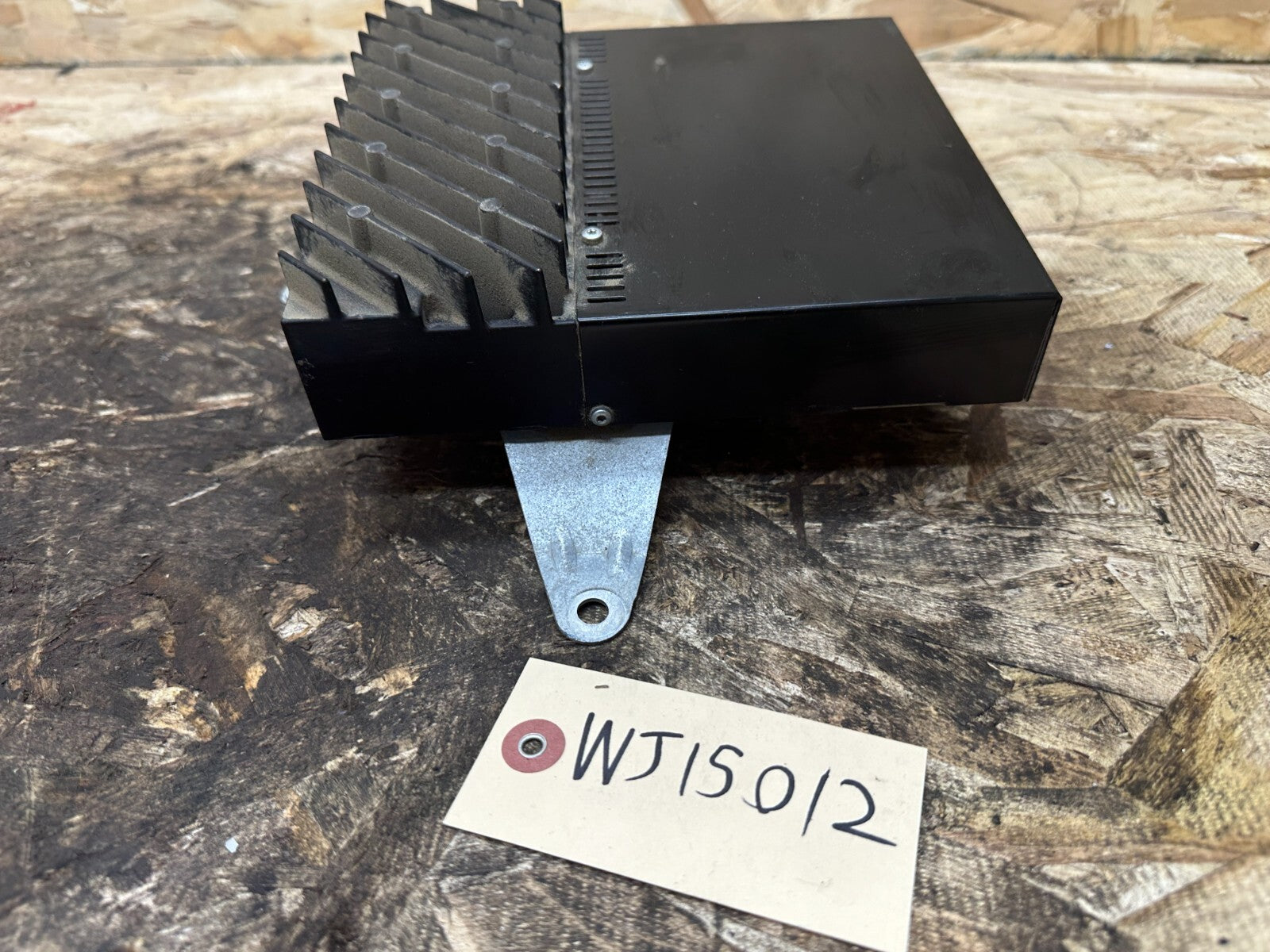 BMW 2003-2010 E83 HiFi AUDIO RADIO STERIO AMPLIFIER AMP OEM 9143150