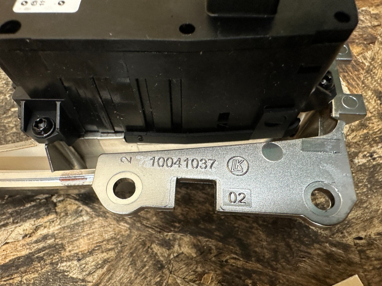 BMW 11-17 F25 X3 F1X 5 SERIES PARKING BRAKE SWITCH + TRIM SILVER OEM 10041037