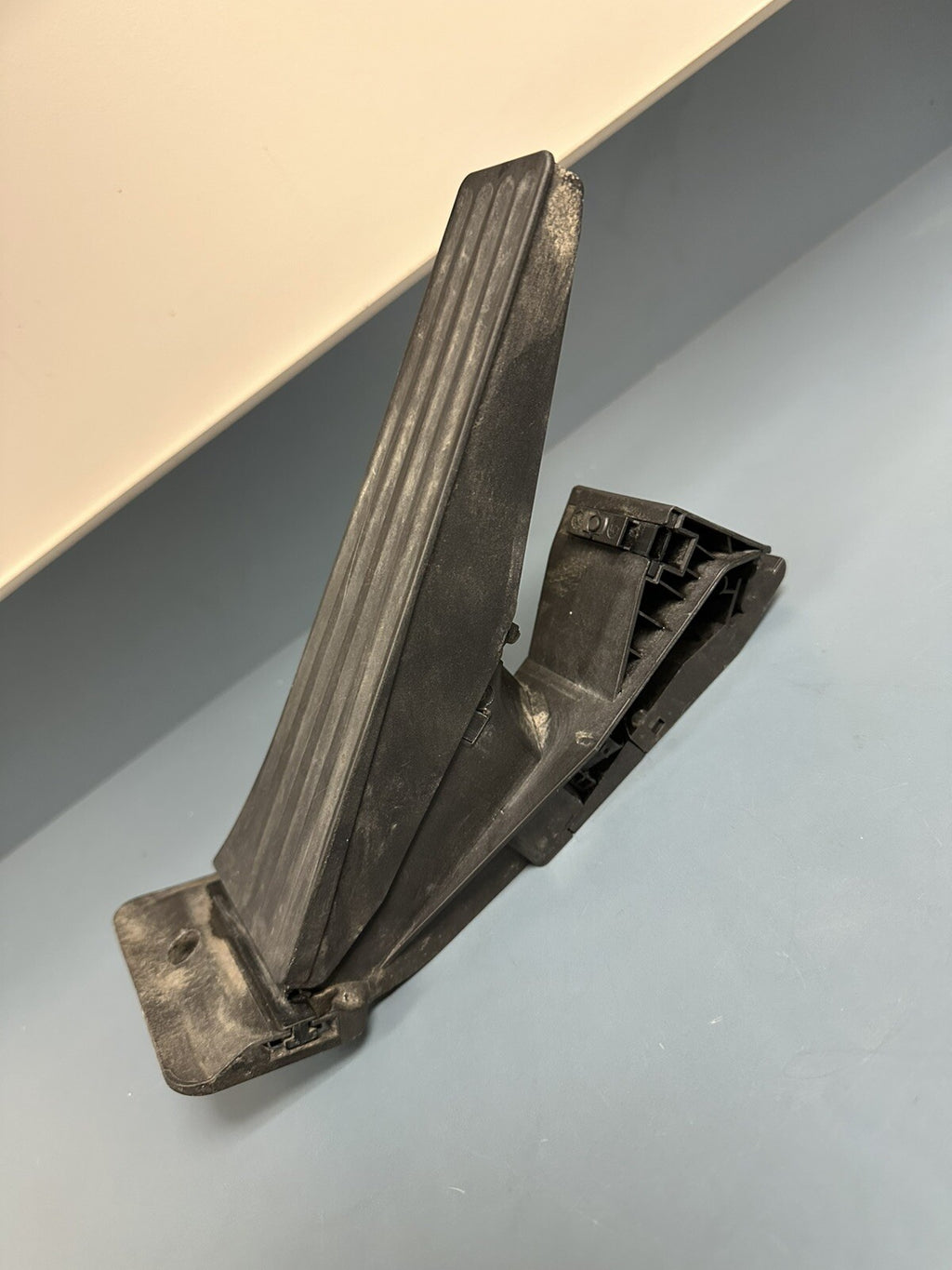 BMW E60 E88 E90 E92 F10 F30 F36 ACCELERATOR GAS PEDAL SENSOR OEM 6789998