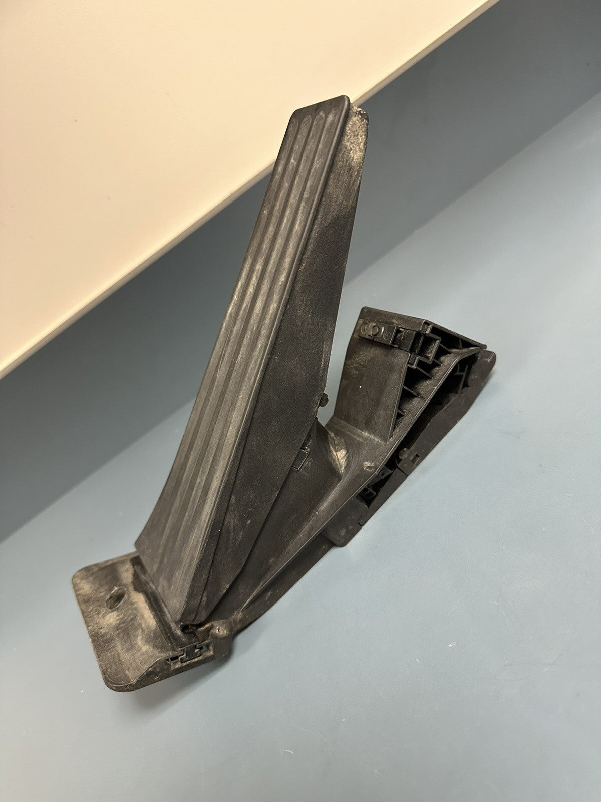 BMW E60 E88 E90 E92 F10 F30 F36 ACCELERATOR GAS PEDAL SENSOR OEM 6789998