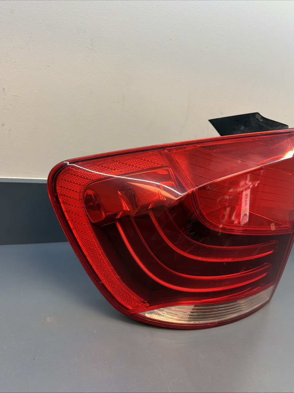 OEM 2012-2015 BMW X1 LH REAR LEFT DRIVERS TAIL LIGHT ASSEMBLY 2990111