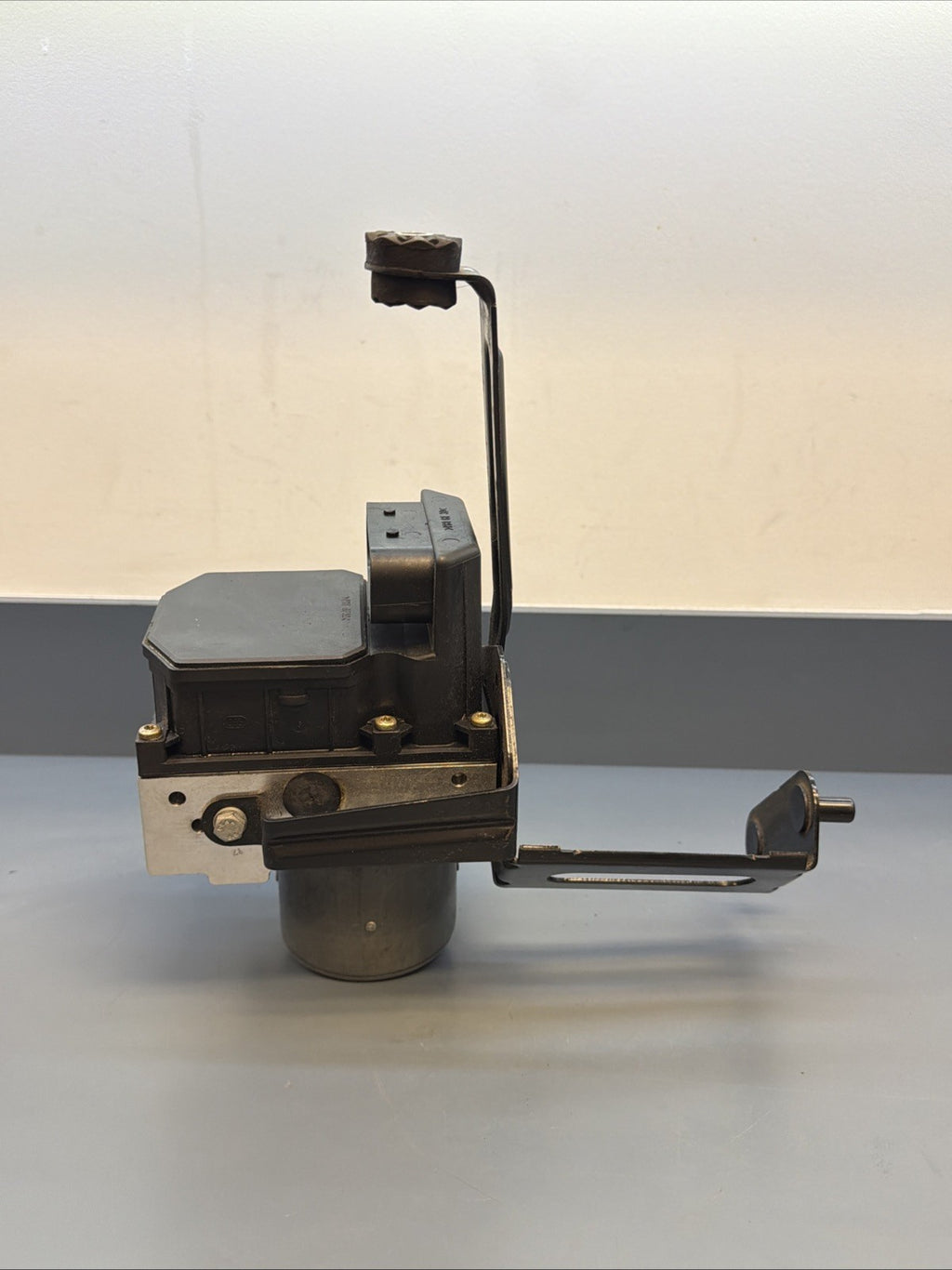 2001-2005 BMW E46 325Xi 330Xi ABS Anti-Lock Brake Pump Module OEM 6757016