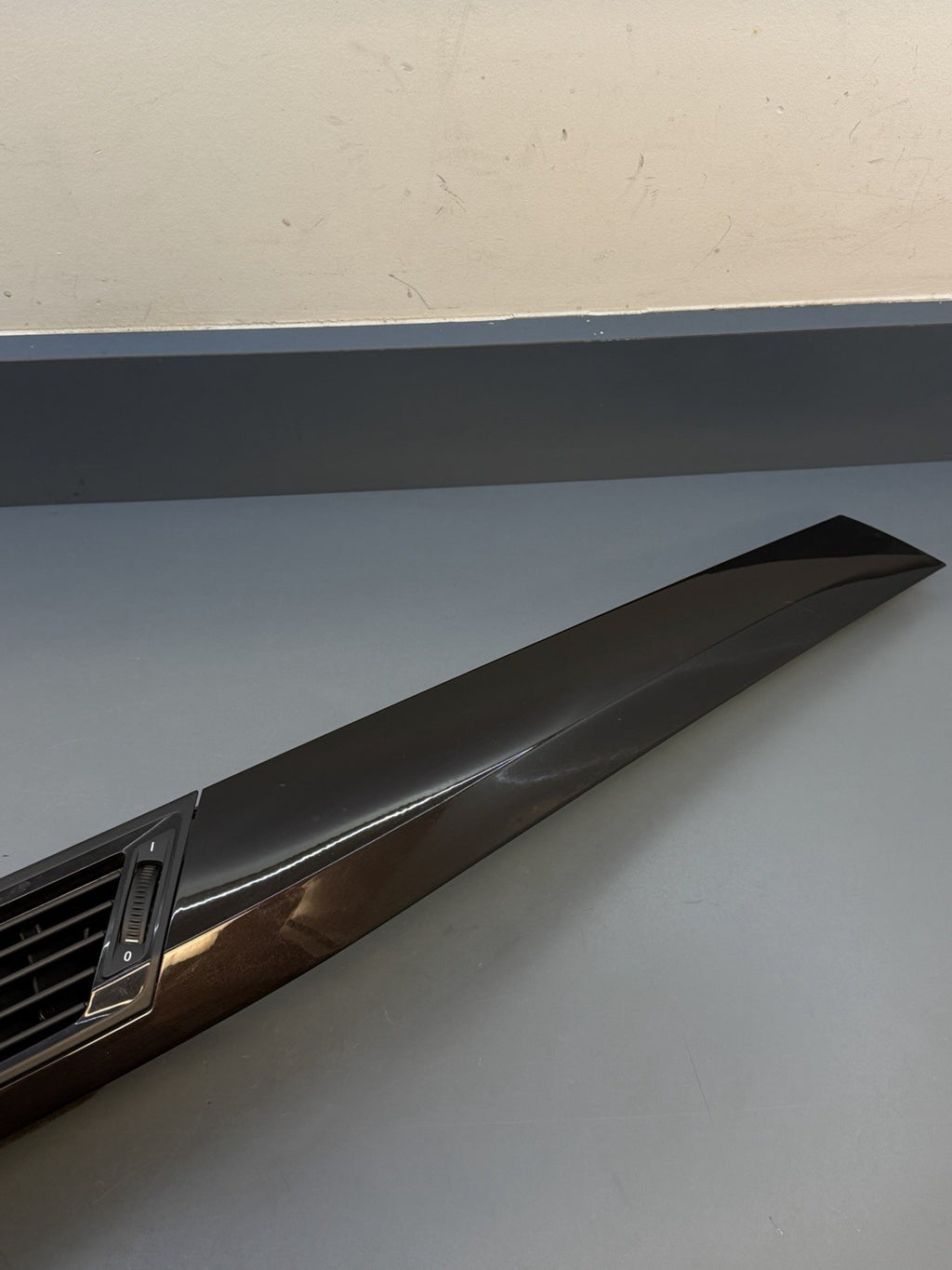 BMW 2010-2015 E84 X1 CENTER DASH AIR HEAT AC COOLER VENT GRILLE W TRIM 9258354