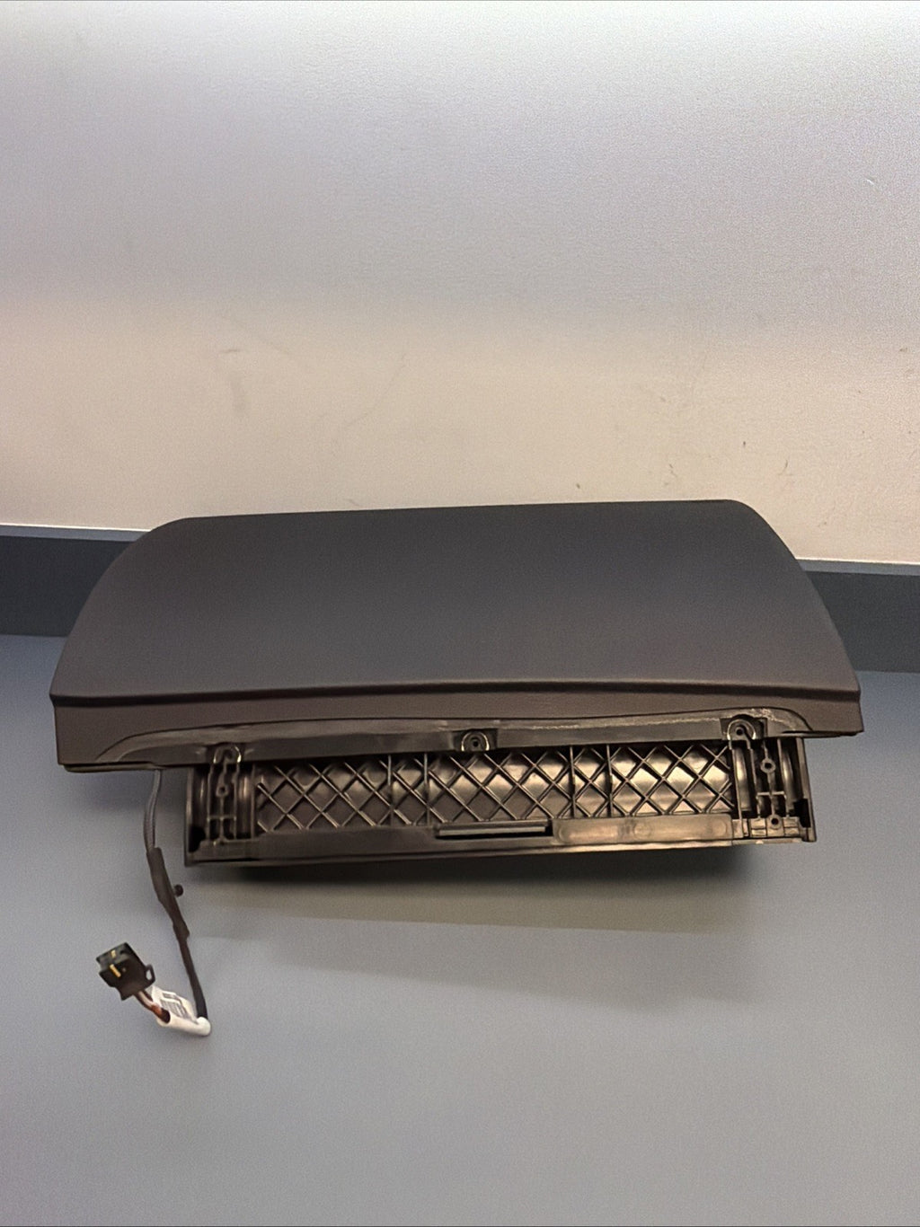 07-10 BMW M6 E64 E63 DASH GLOVE BOX STORAGE COMPARTMENT 7130884 OEM