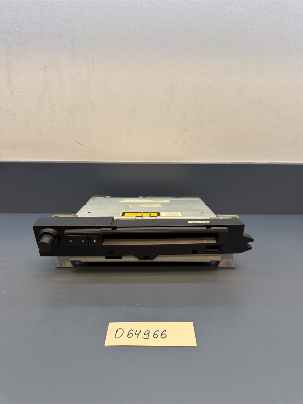 2004 - 2007 BMW 530Xi 528i AM/FM CD PLAYER AUDIO RADIO RECEIVER 65126944007 OEM