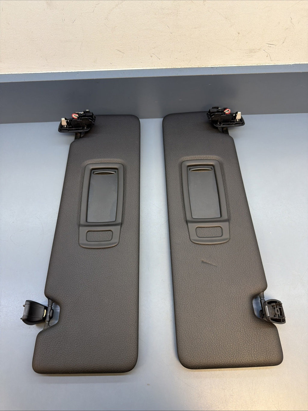 18-23 BMW X2 F39 FRONT RIGHT & LEFT SIDE SUN VISORS PAIR BLACK 7429920 7429919