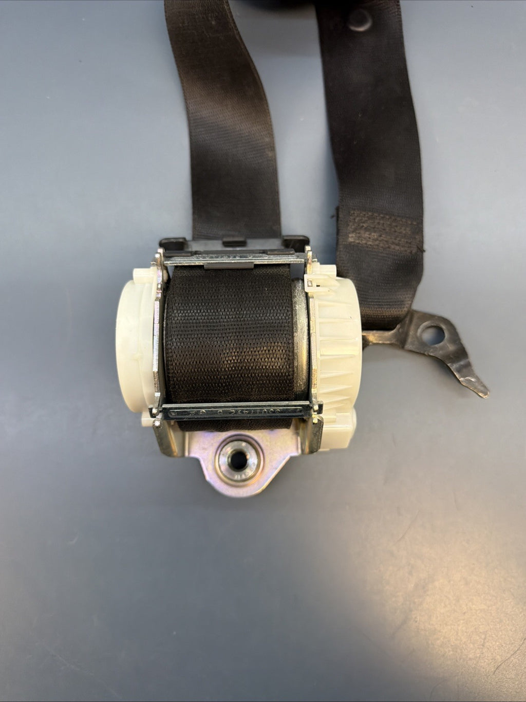2006-2011 BMW 328i 335i E90 Left Front Seat Belt 72119117219 OEM