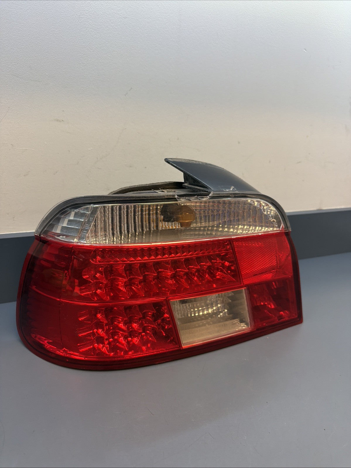 97-00 BMW 525i 530i 540i M5 E39 Rear Left Driver Side Tail Light Taillight *NOTE