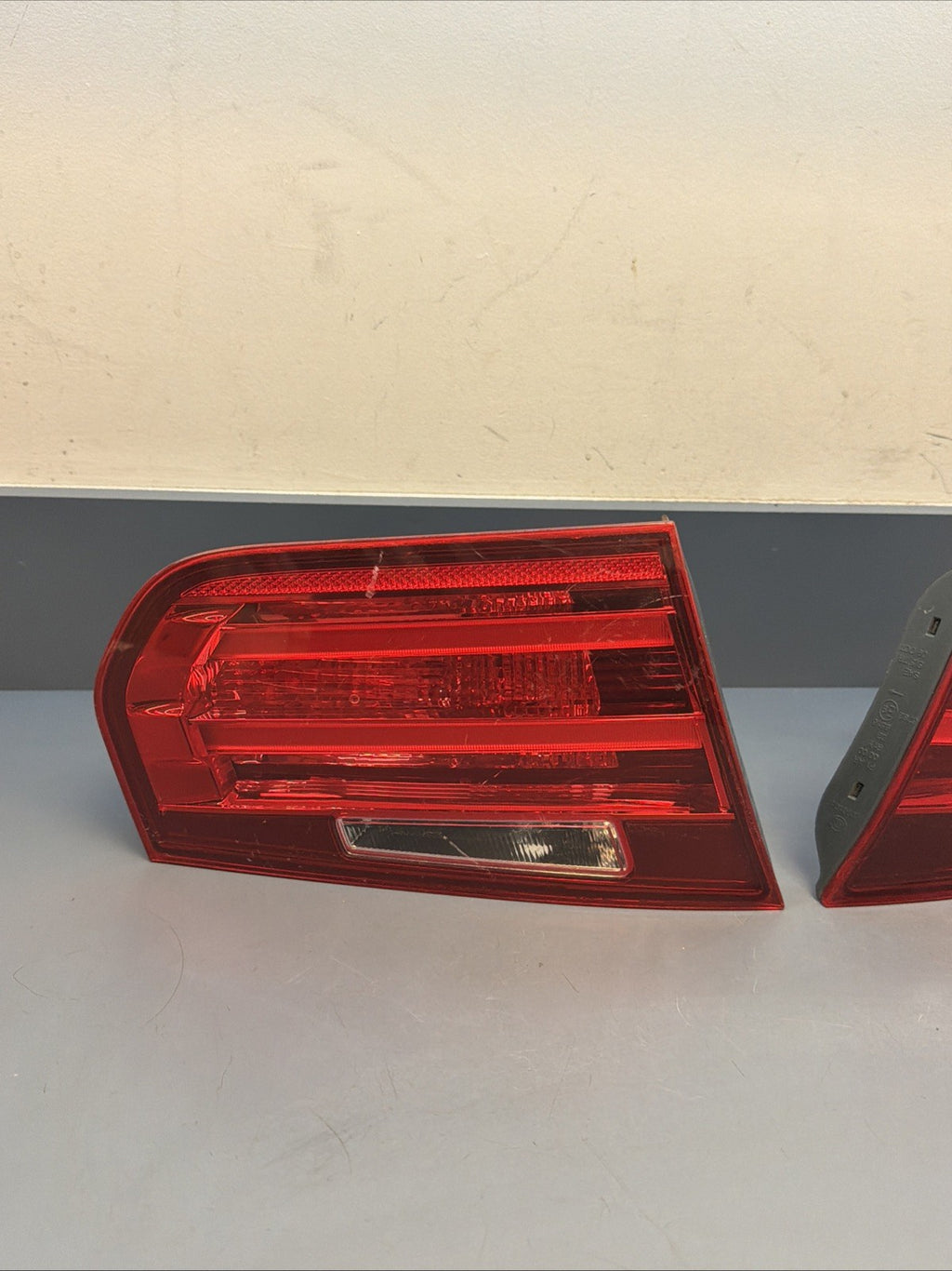 12-15 BMW 3 SERIES F30 F31 REAR Left & Right INNER TRUNK LIGHT 7371112 7371111