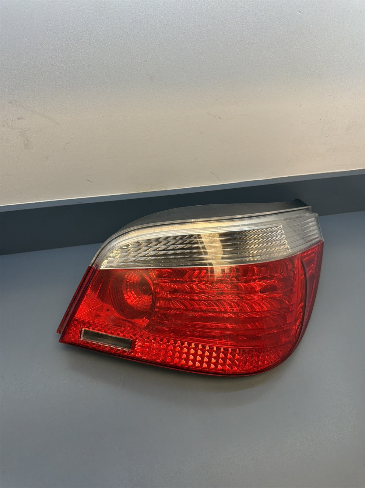 04-2007 BMW 525i 530i 545i 550i E60 Rear Right Passenger Tail Light OEM 6910798
