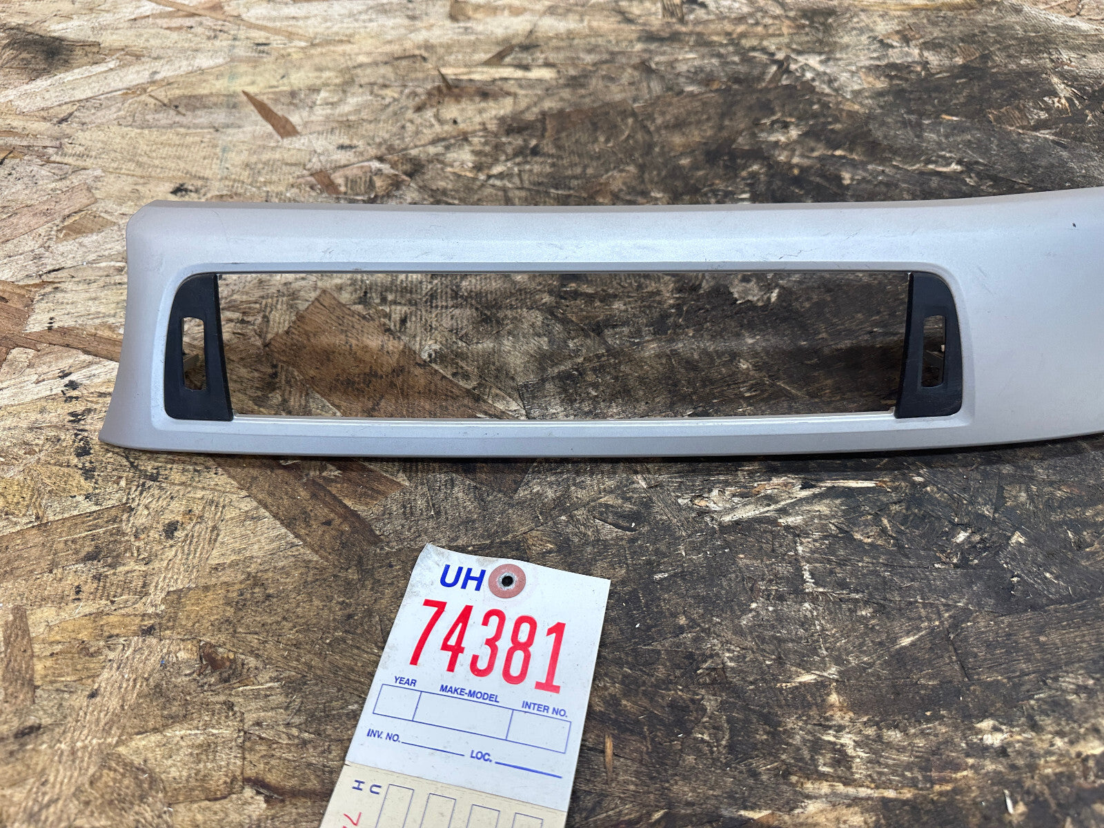 BMW 2011-2019 F30 3 SERIES CENTER RIGHT DASH ALUMINUM SILVER VENT TRIM 92312069