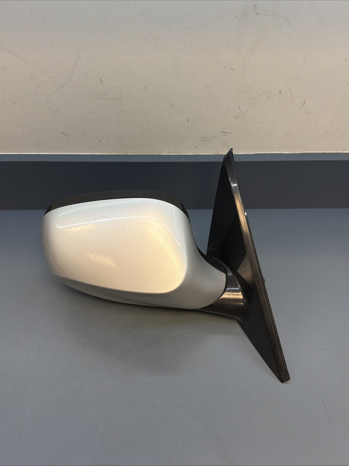 2011 - 2013 BMW E88 FRONT RIGHT PASSENGER SIDE VIEW MIRROR OEM 7208145 Silver