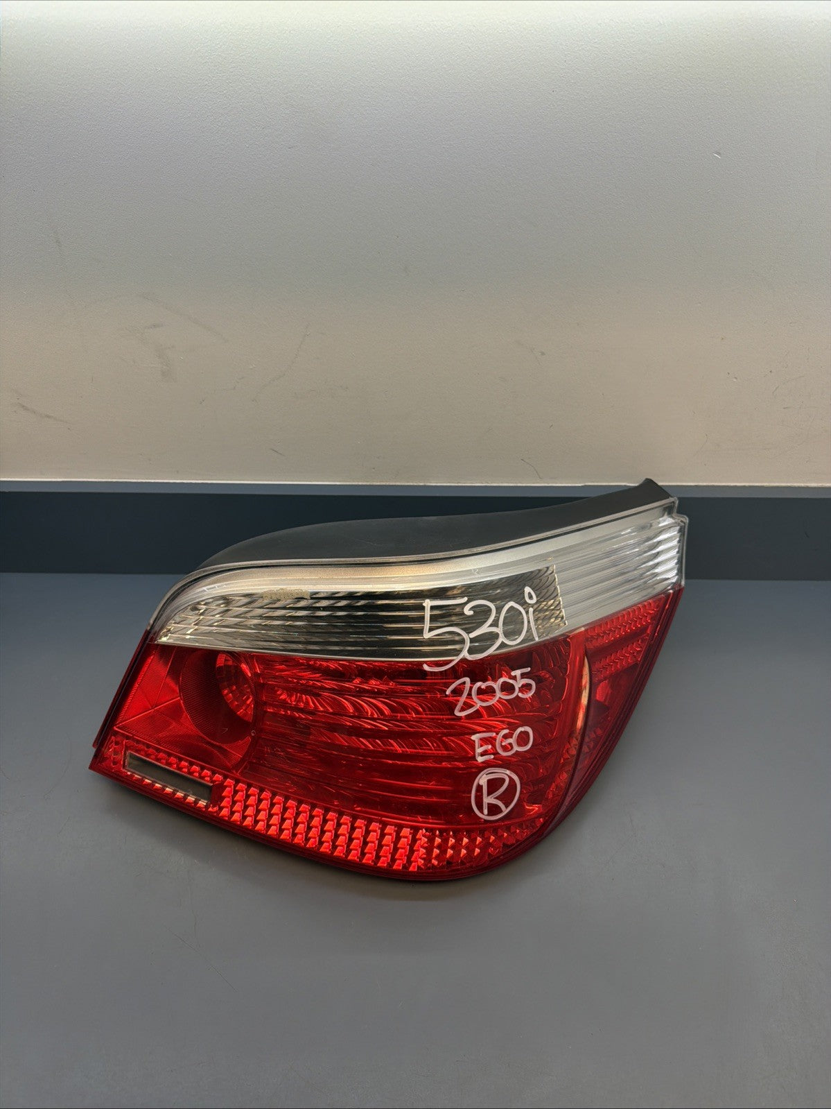 2004-2007 BMW 5 SERIES M5 E60 REAR RIGHT PASSENGER TAIL LIGHT LAMP OEM 7165740