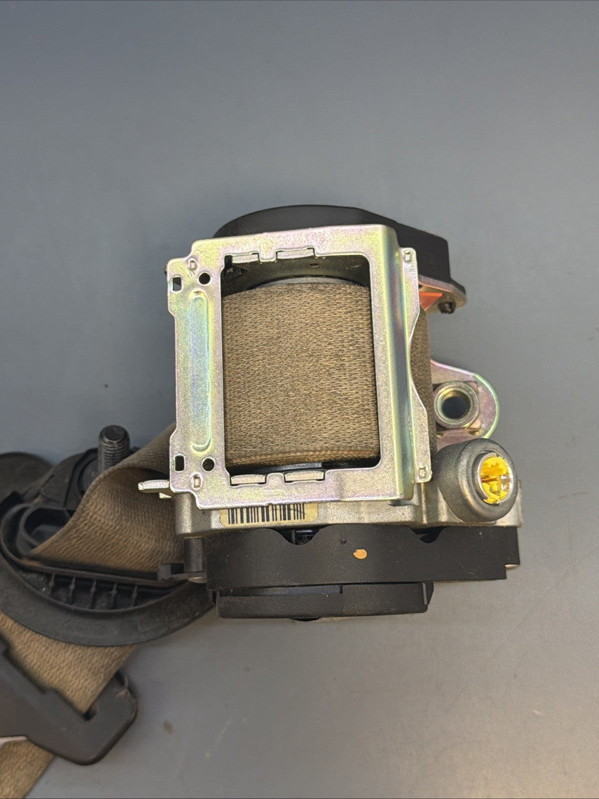 11-16 BMW F10 FRONT LEFT DRIVER SEAT BELT RETRACTOR OEM 618120900 BEIGE