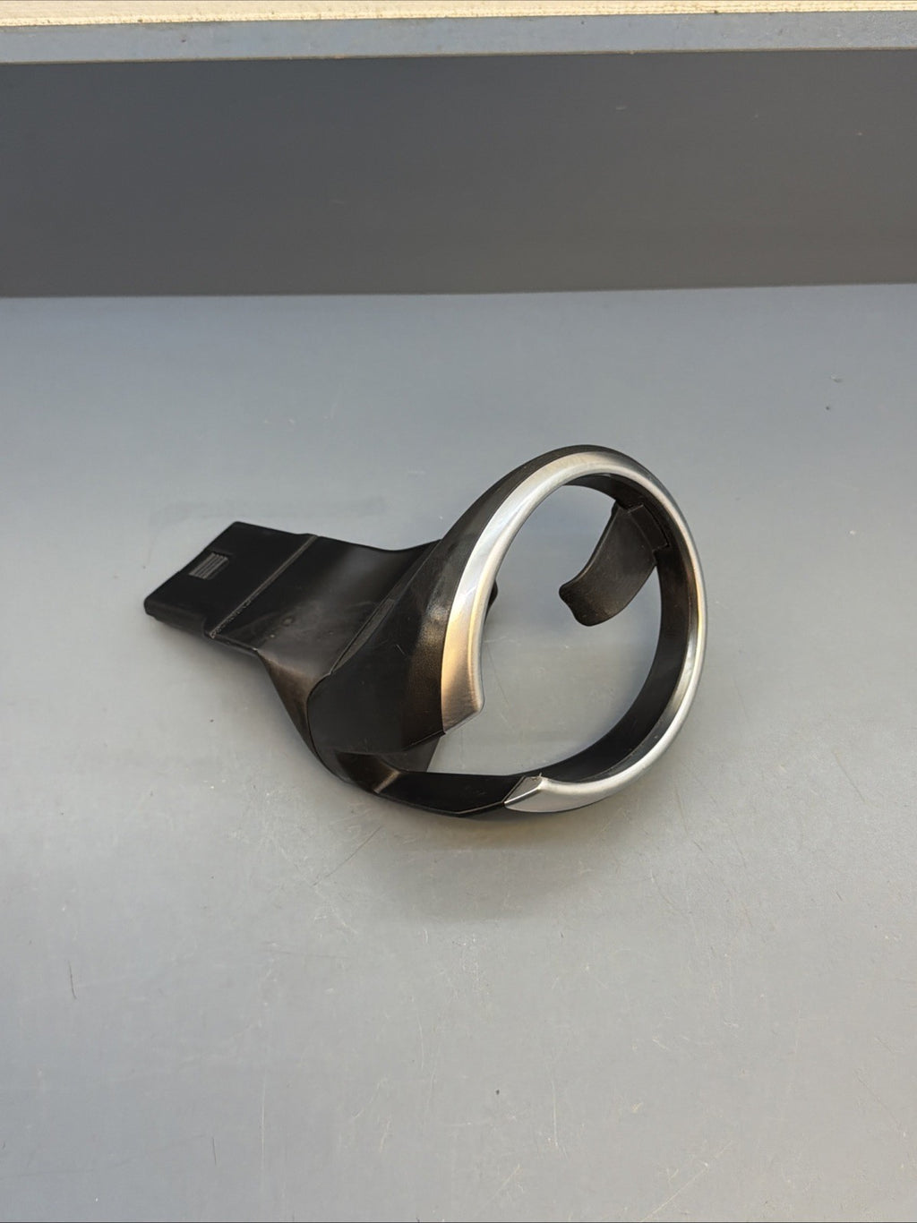 2012 2013 2014 BMW E84 X1 CENTER CONSOLE CUP HOLDER OEM