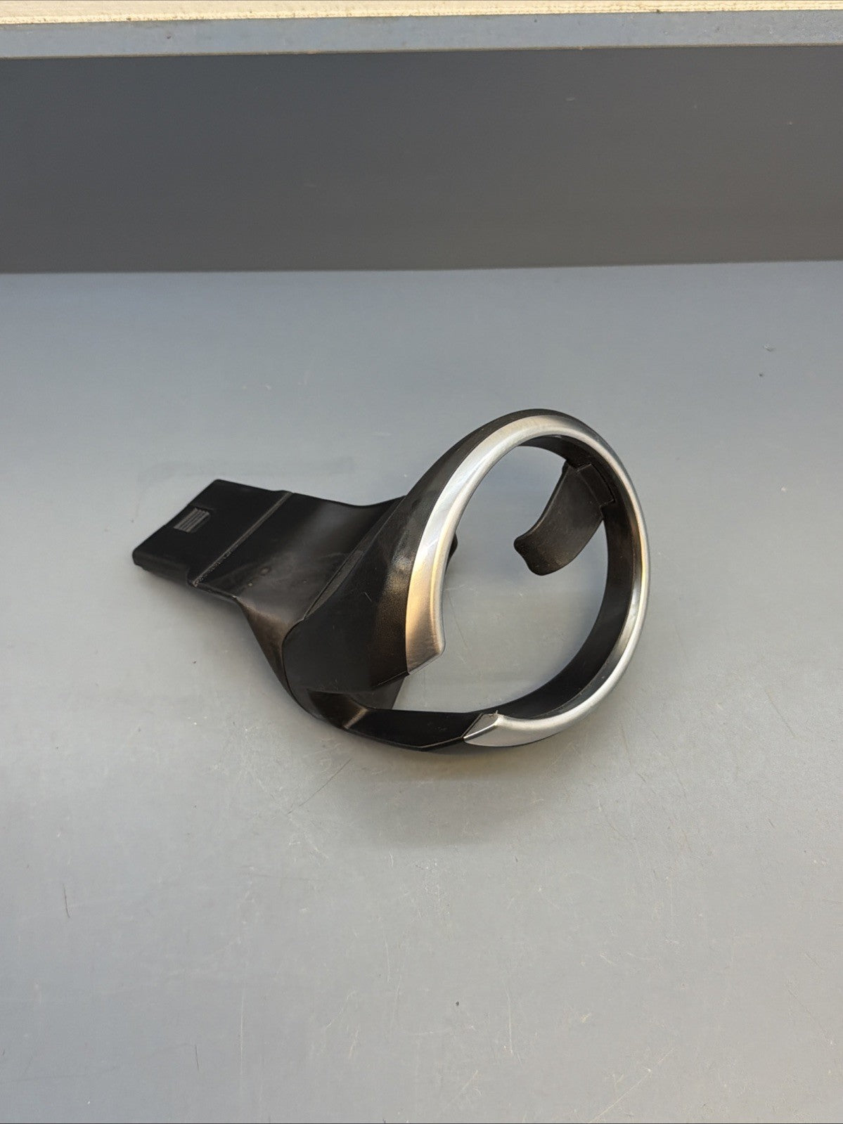 2012 2013 2014 BMW E84 X1 CENTER CONSOLE CUP HOLDER OEM