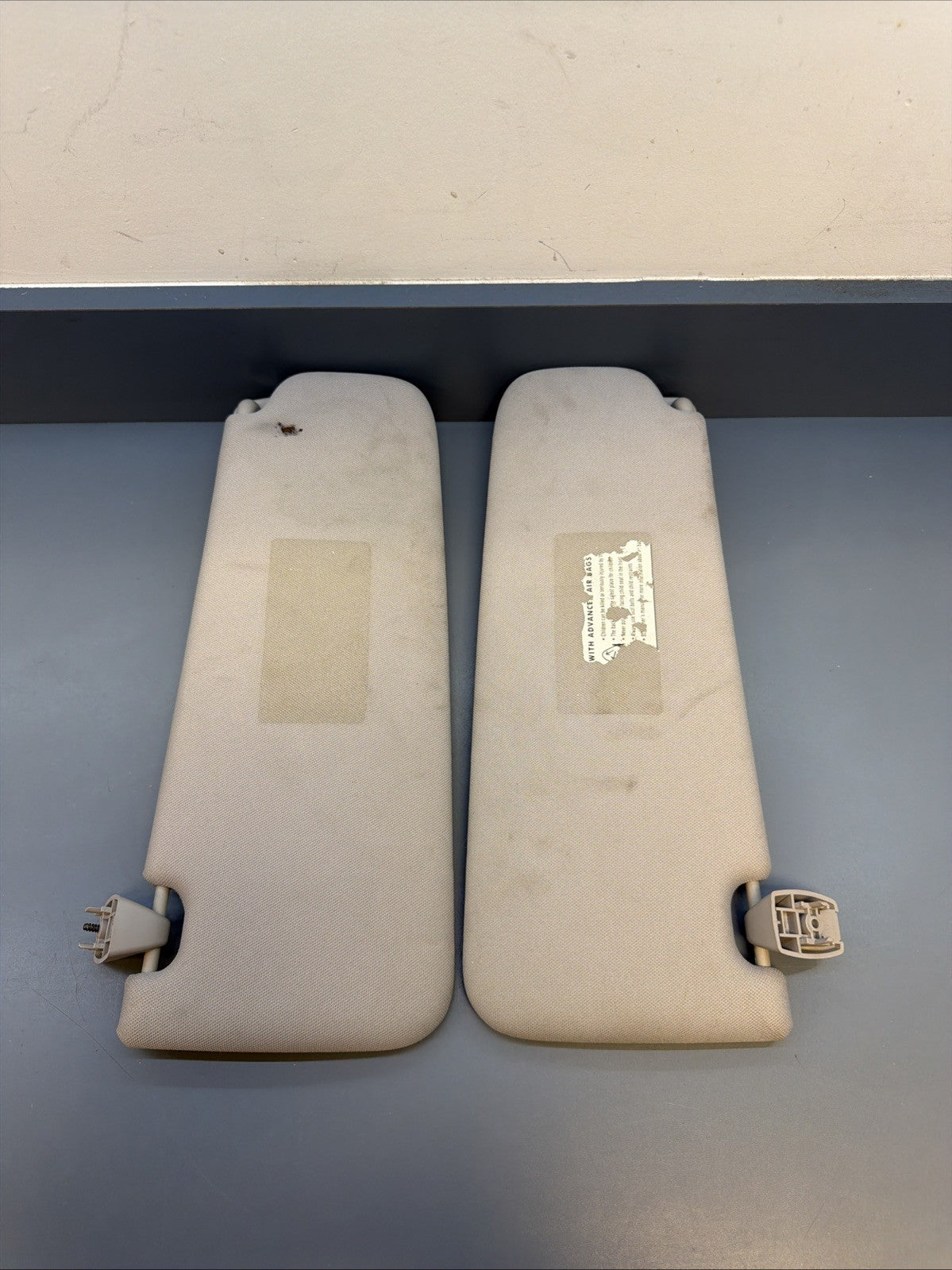BMW E60 E92 E93 Sun Visor Set OEM Driver & Passenger 6905983 GREY *READ*