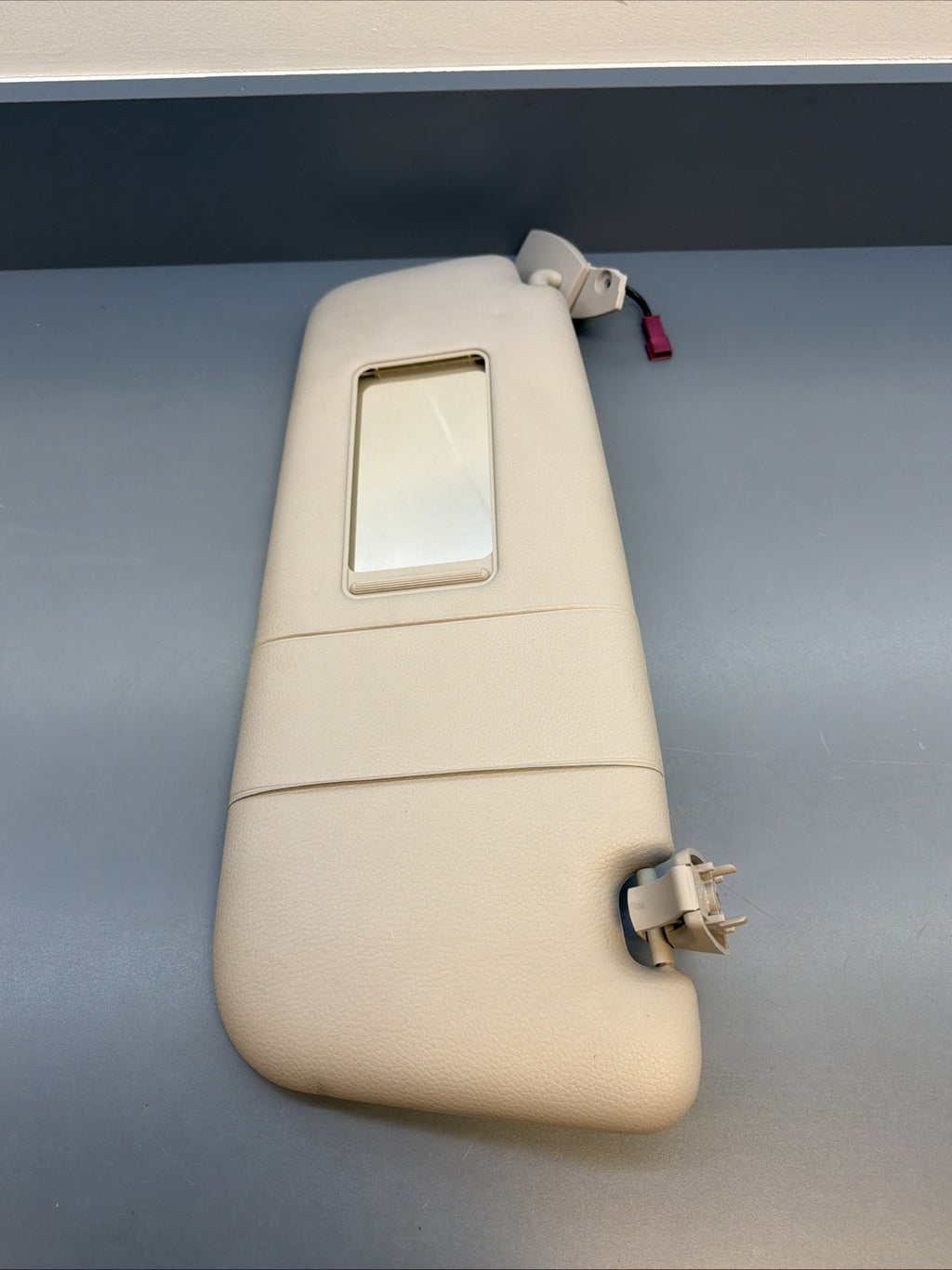 BMW E60 E92 E93 Sun Visor Set OEM – Driver & Passenger 6905983