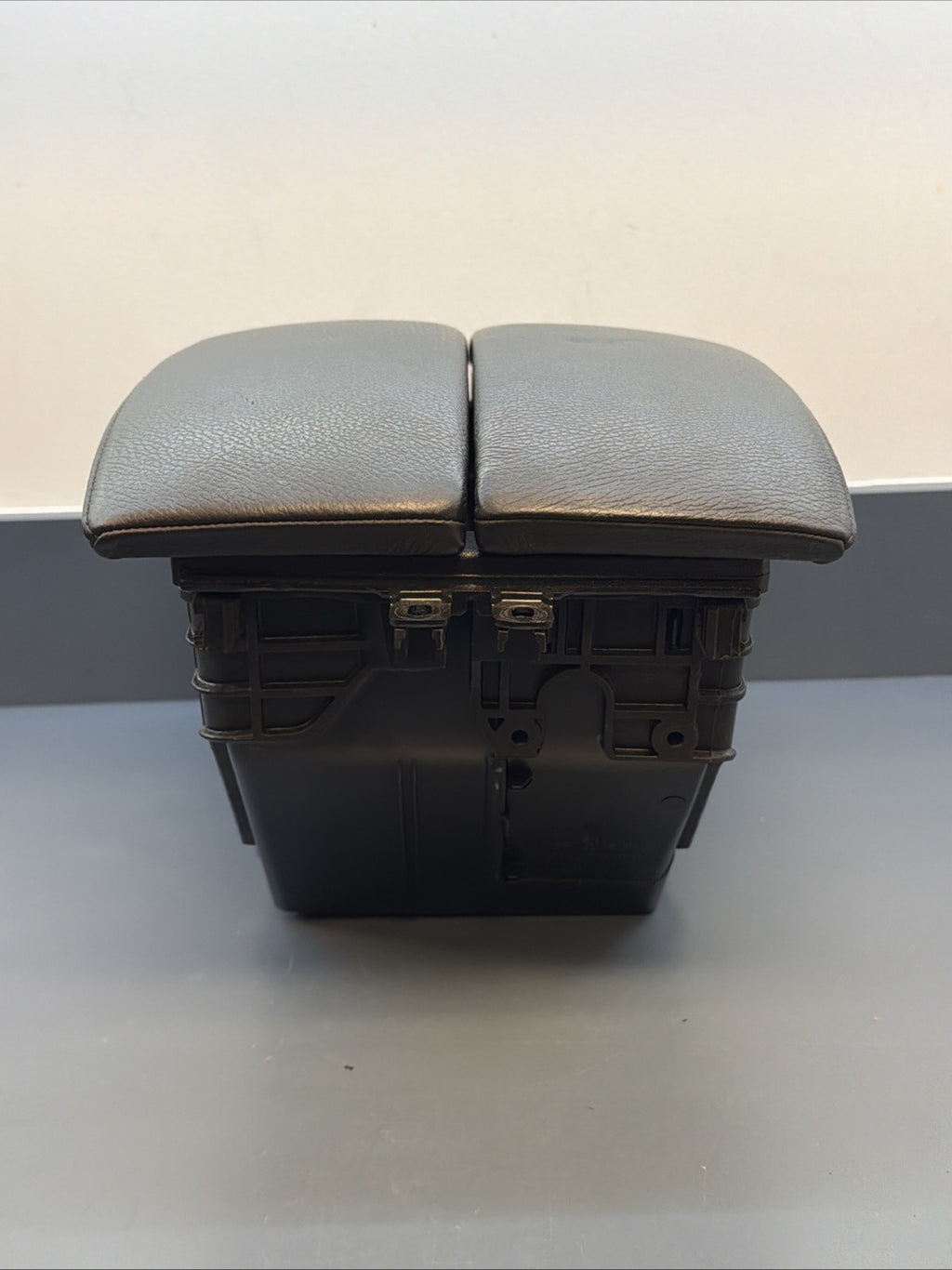 2007-2013 BMW X5 - Front Center Armrest / Storage BIN 9115083