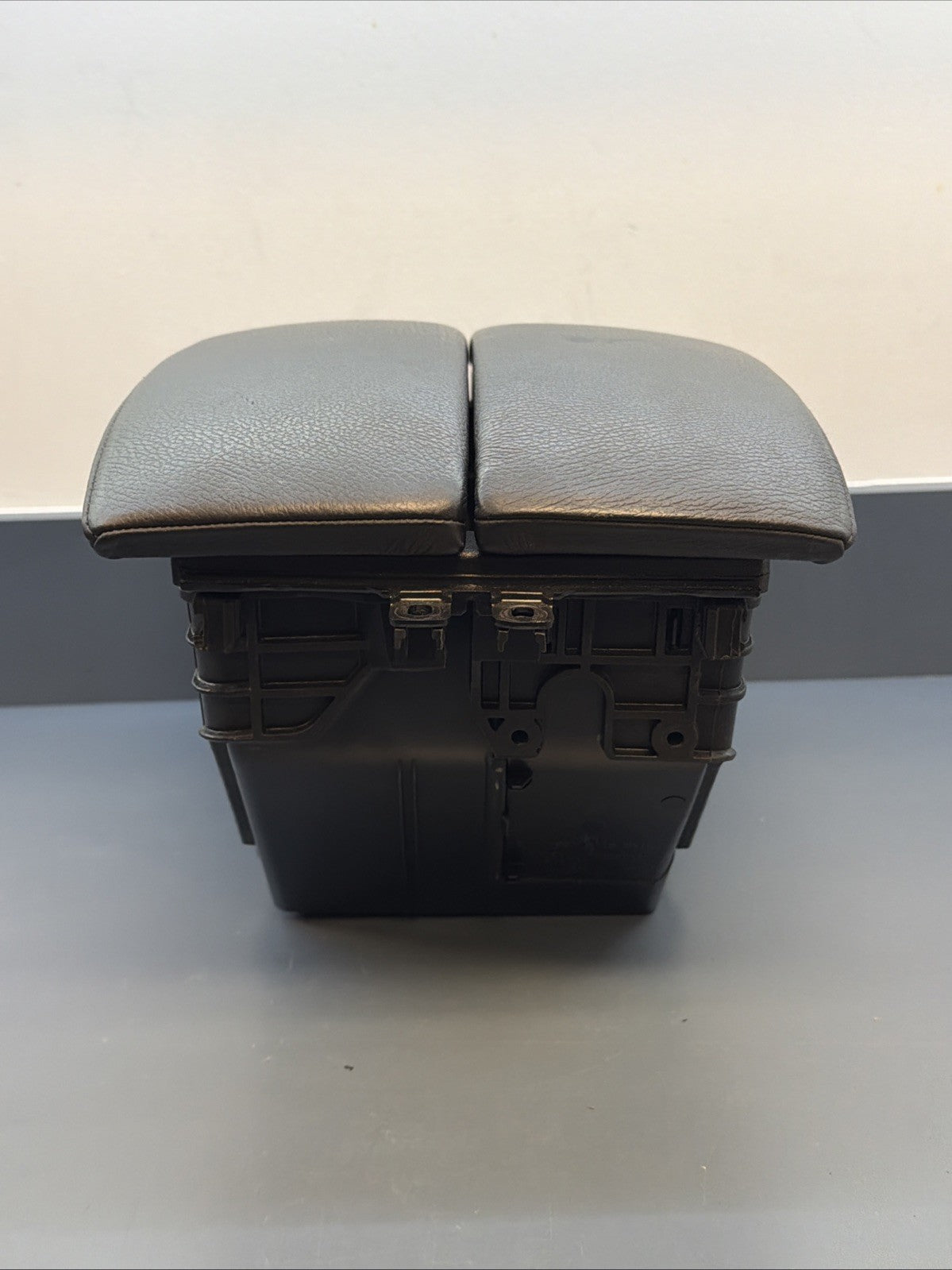 2007-2013 BMW X5 - Front Center Armrest / Storage BIN 9115083