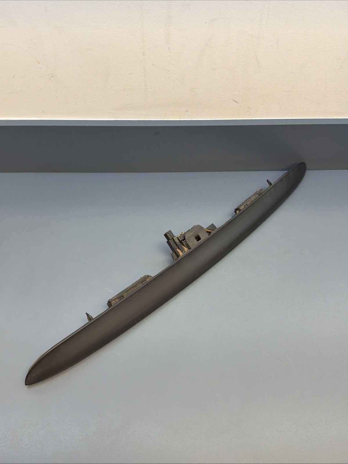 2000 BMW 323i 330xi 323xi 330i E46 Sedan Trunk Lid Handle Grip Black 8208504