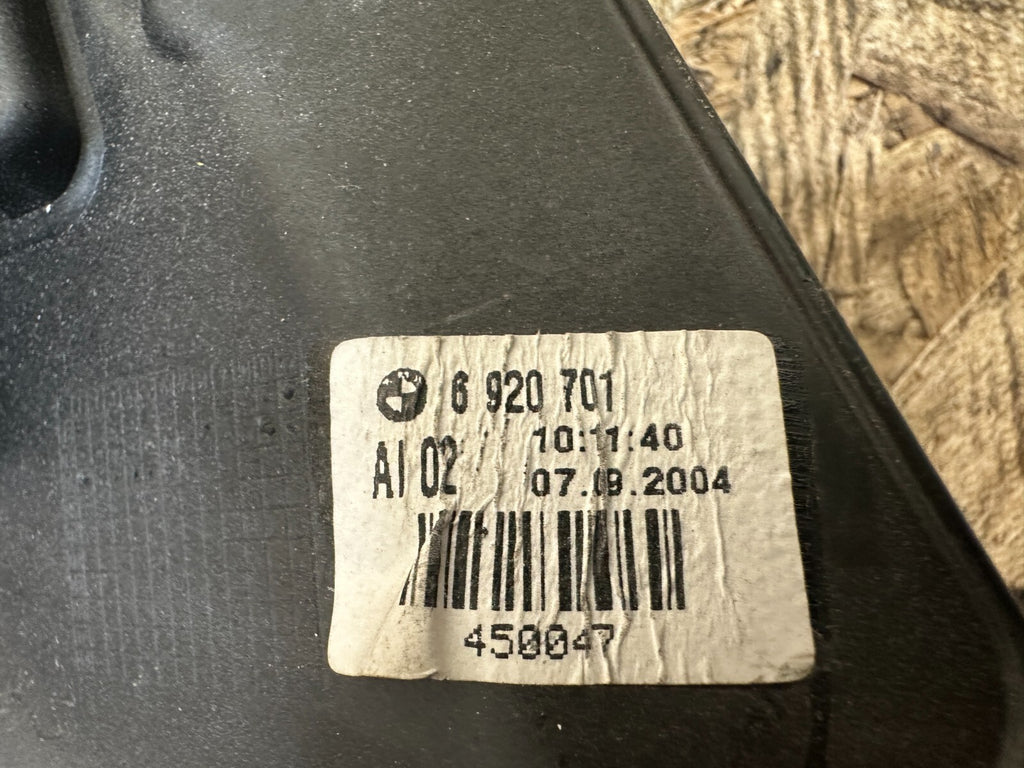 BMW 1999-2005 E46 3 SERIES LEFT TAILLIGHT BULB TRIM SOCKET OEM 6920701