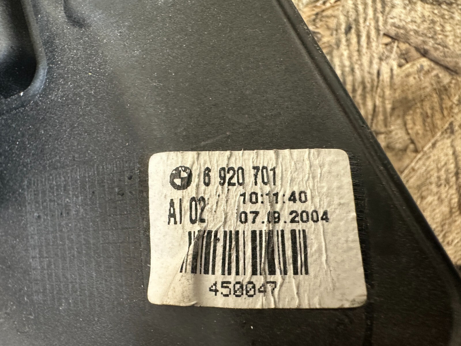 BMW 1999-2005 E46 3 SERIES LEFT TAILLIGHT BULB TRIM SOCKET OEM 6920701