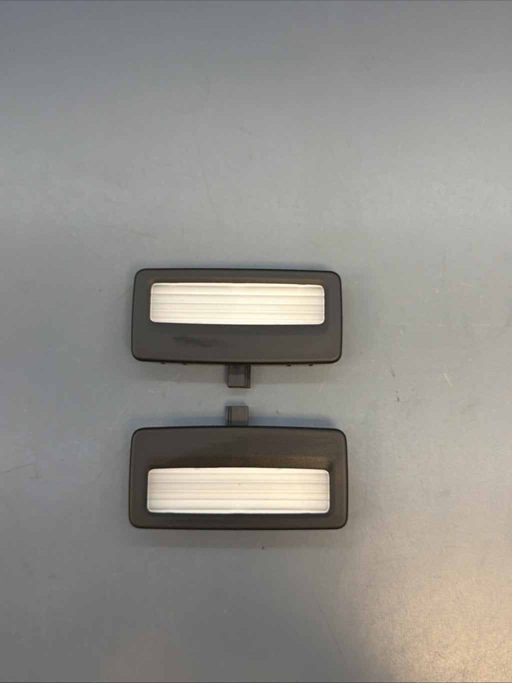 2011-2017 BMW F10 F07 GT F01 F02 FRONT LEFT OR RIGHT SUN VISOR LIGHT 9163764