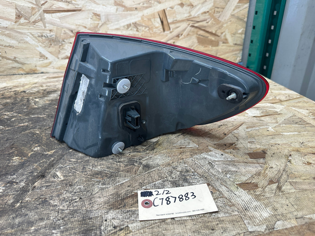 BMW 2010-2012 F10 5 SERIES PRE LCI REAR LEFT OUTER TAILLIGHT OEM L 173462-01