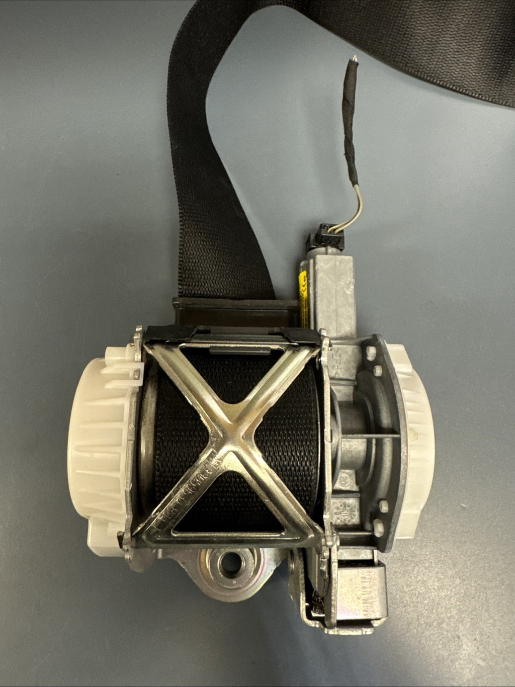 2012 - 2018 BMW F30 320i 328i 335i Seatbelt Retractor Passenger Front Right OEM