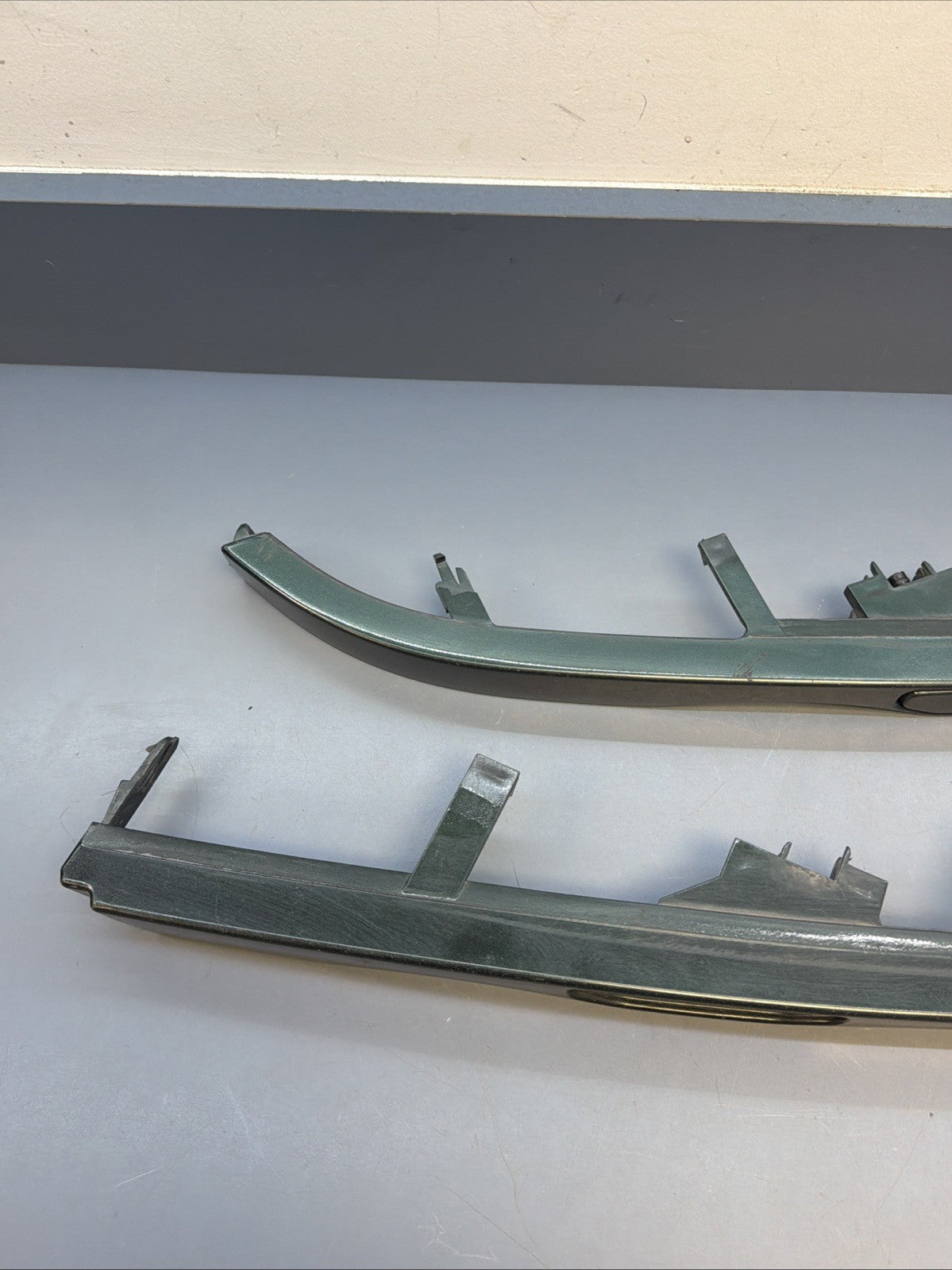 98-01 BMW 3 Series E46 SEDAN Headlight Lower Molding Trim 8208485 8208486