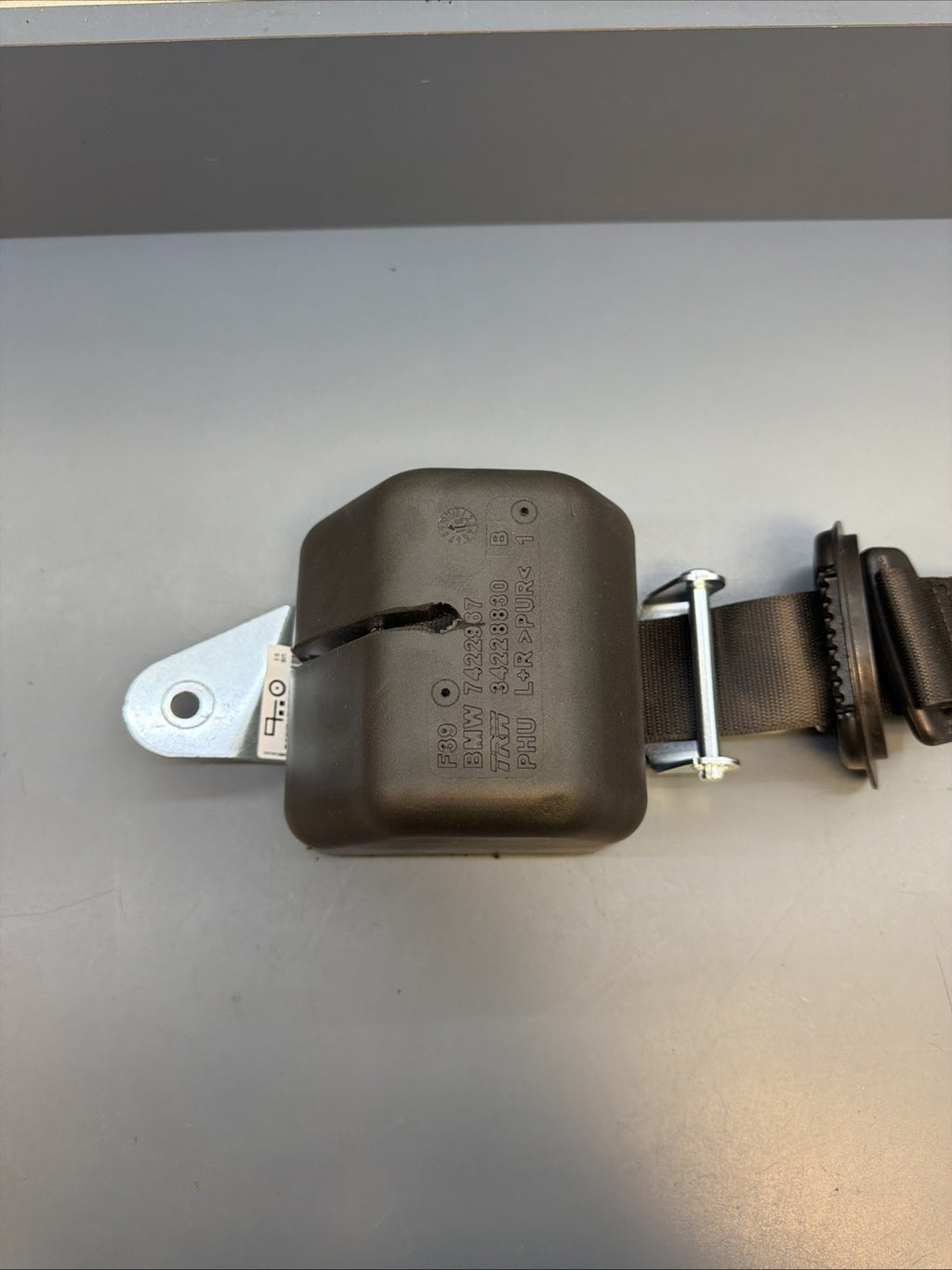 2018 - 2023 BMW X2 F39 REAR LEFT SIDE SEAT BELT SEATBELT RETRACTOR OEM 7422967