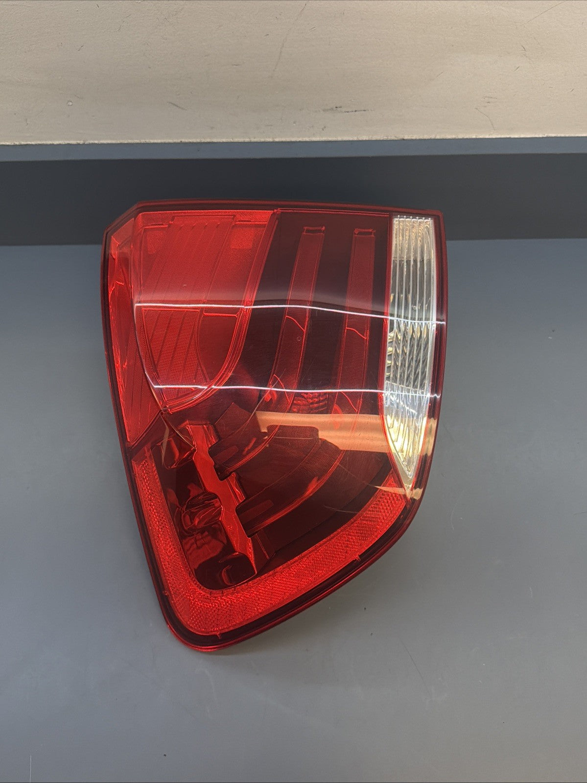 OEM 2012-2015 BMW X1 LH REAR LEFT DRIVERS TAIL LIGHT ASSEMBLY 2990111